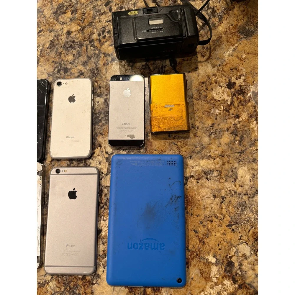 Apple iPhone Lot 13 Pro Max X 8 7 SE Ipod Nikon coolpix s80 Works Vintage tech